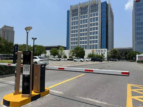 Aktueller Firmenfall über E40Pro Barrier Gate for Business Park Parking Lot