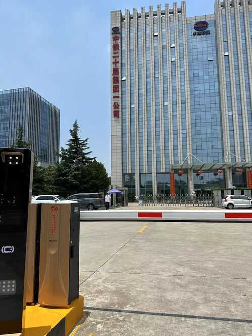 Aktueller Firmenfall über E40Pro Barrier Gate | Headquarters Entrance of Construction Enterprise