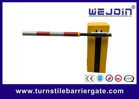 Gelbe Stahl-Schranke für Parkplätze mit Rückprallfunktion